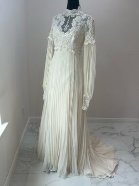 Wedding Dress Vintage Ivory Lace & Pleated Long-Sleeve Dress